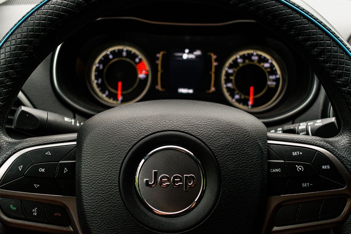 volante do jeep compass, um dos carros mais vendidos do ano